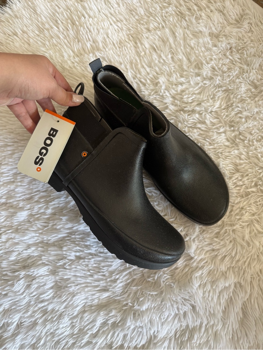 NWT Bogs Flora Bootie II